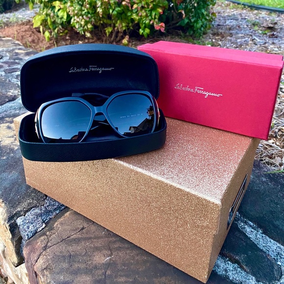 NIB Salvatore Ferragamo Black Square Sunglasses $360 - Picture 7 of 8